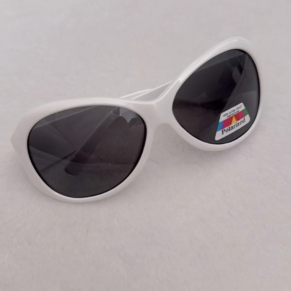 {NWT} JBanz | Retro Banz Polarized Wrap Around Kids Sunglasses White/Black 4-10Y
